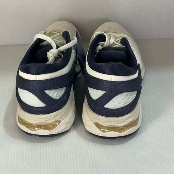 Woman’s Asics MetaRun running shoes size 9 us - Picture 3 of 4